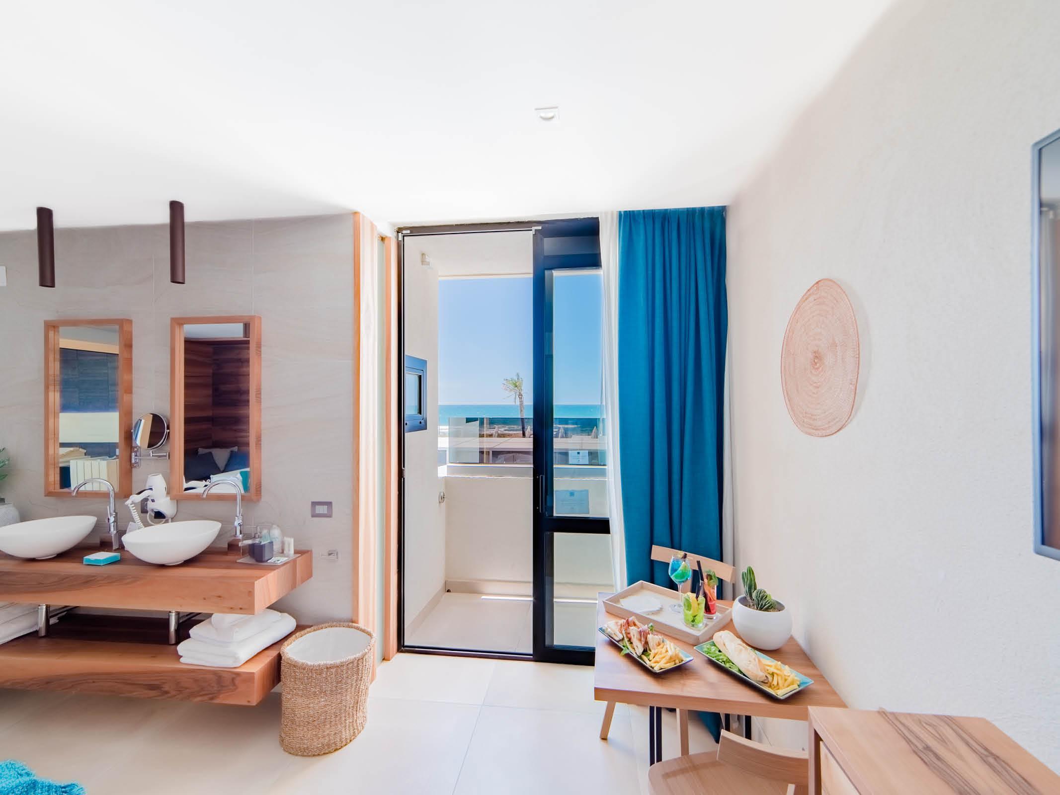 Cumeja Beach Club & Hotel Baia Domizia Exteriör bild