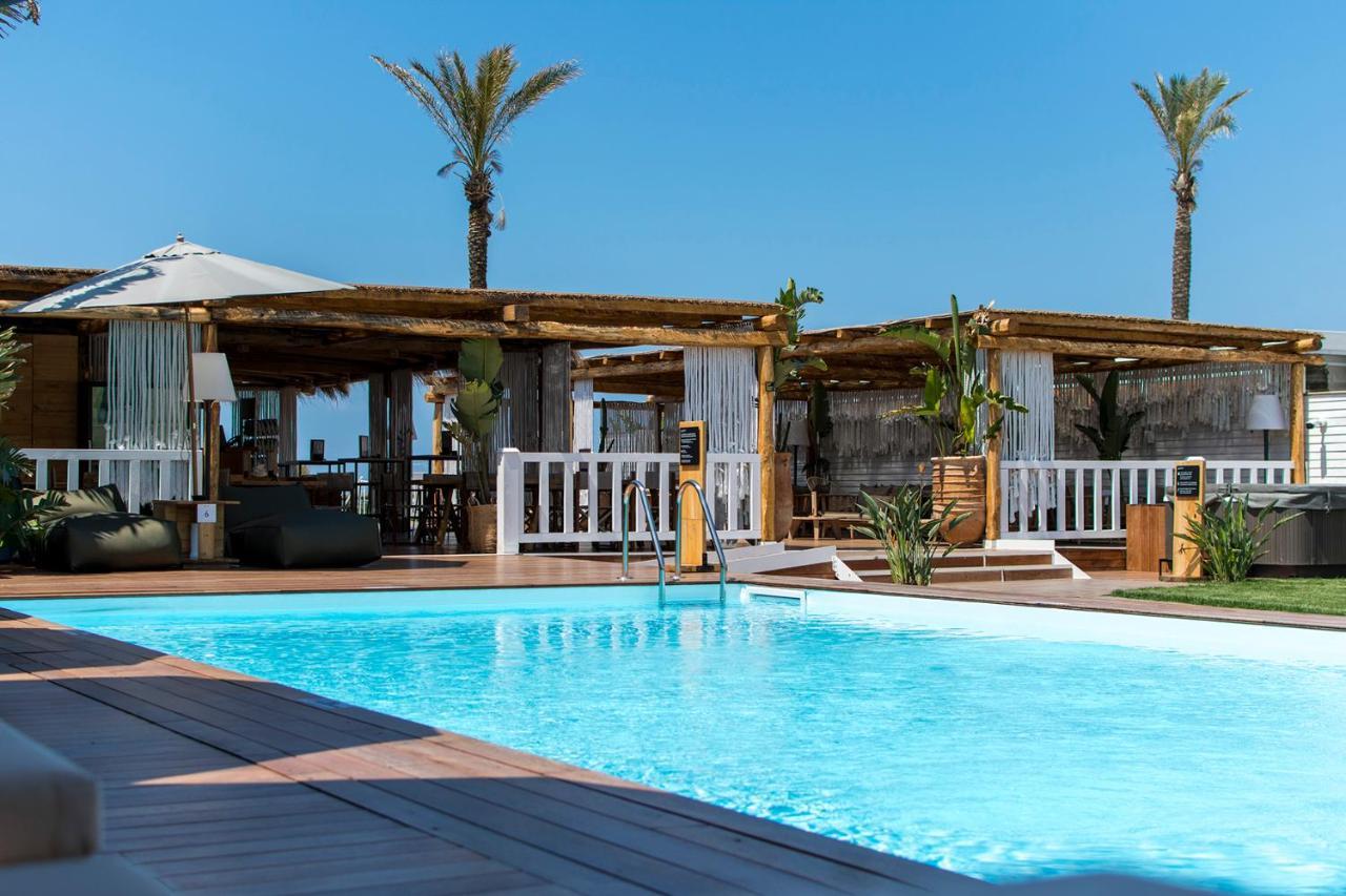 Cumeja Beach Club & Hotel Baia Domizia Exteriör bild