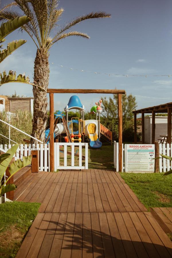 Cumeja Beach Club & Hotel Baia Domizia Exteriör bild