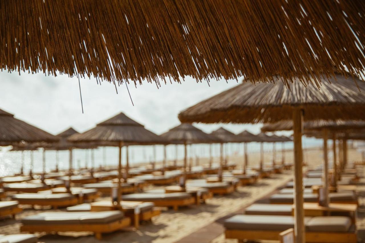 Cumeja Beach Club & Hotel Baia Domizia Exteriör bild
