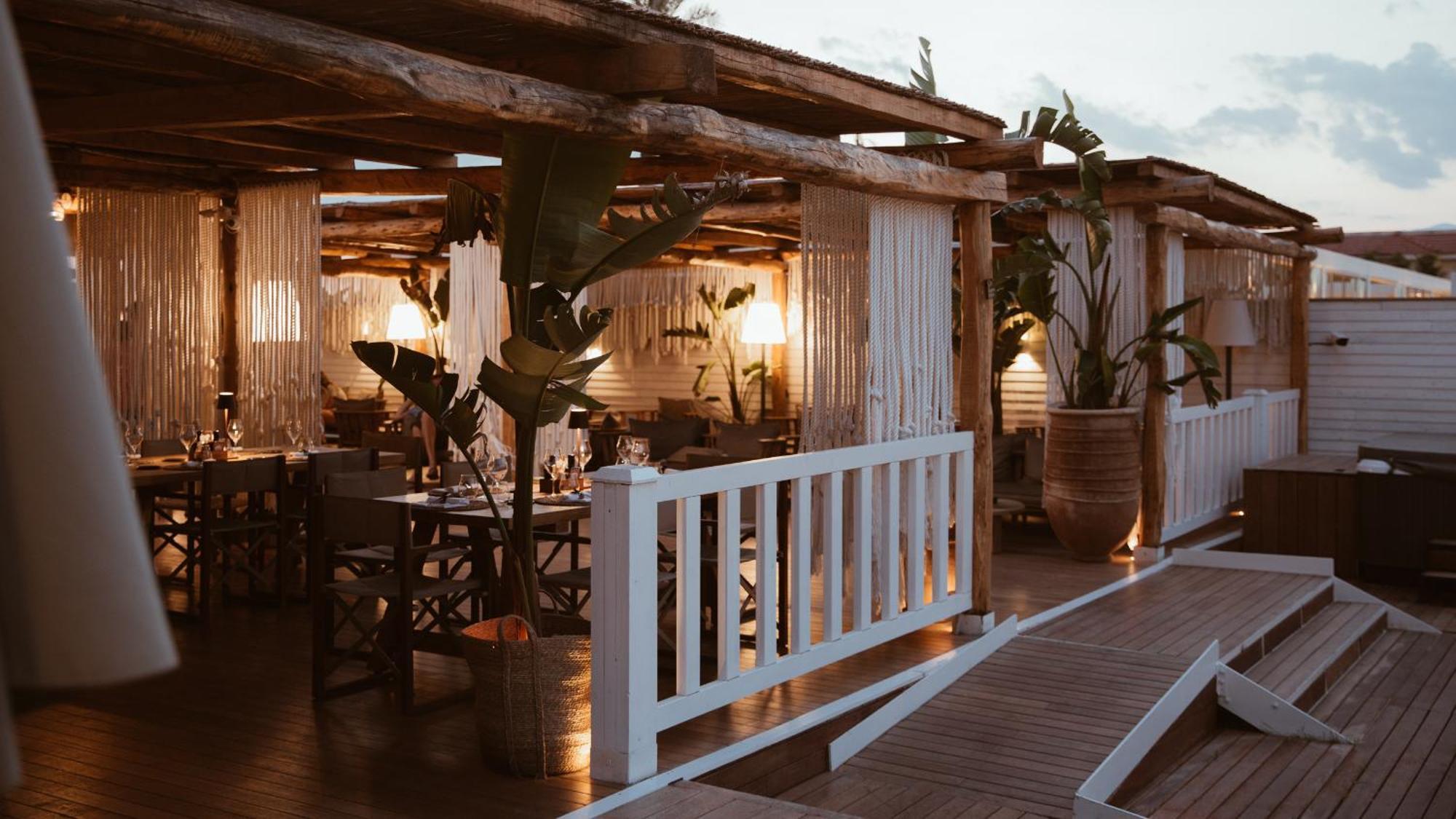 Cumeja Beach Club & Hotel Baia Domizia Exteriör bild